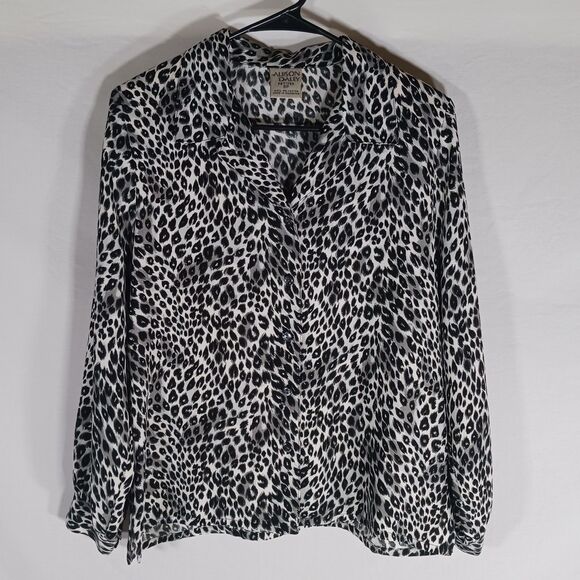 Vintage Petite Button Down Shirt w/ Shoulder Pads - Picture 4 of 15